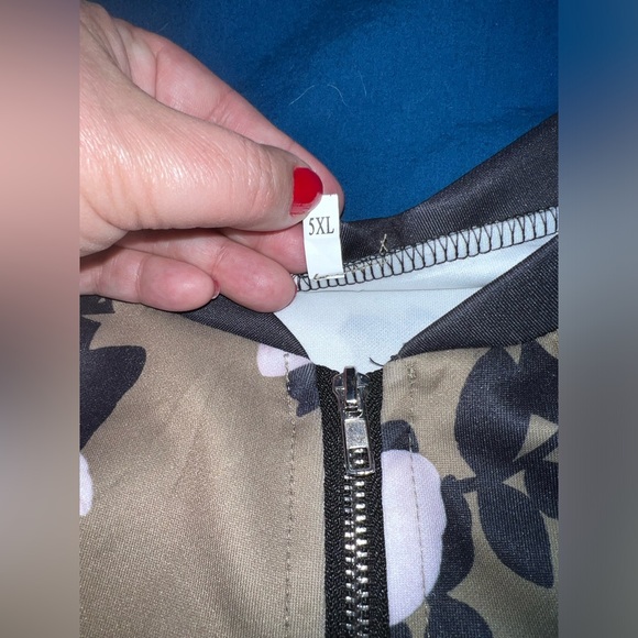 Plus Size Floral Bomber Jacket - Size 20/22 - Picture 6 of 8